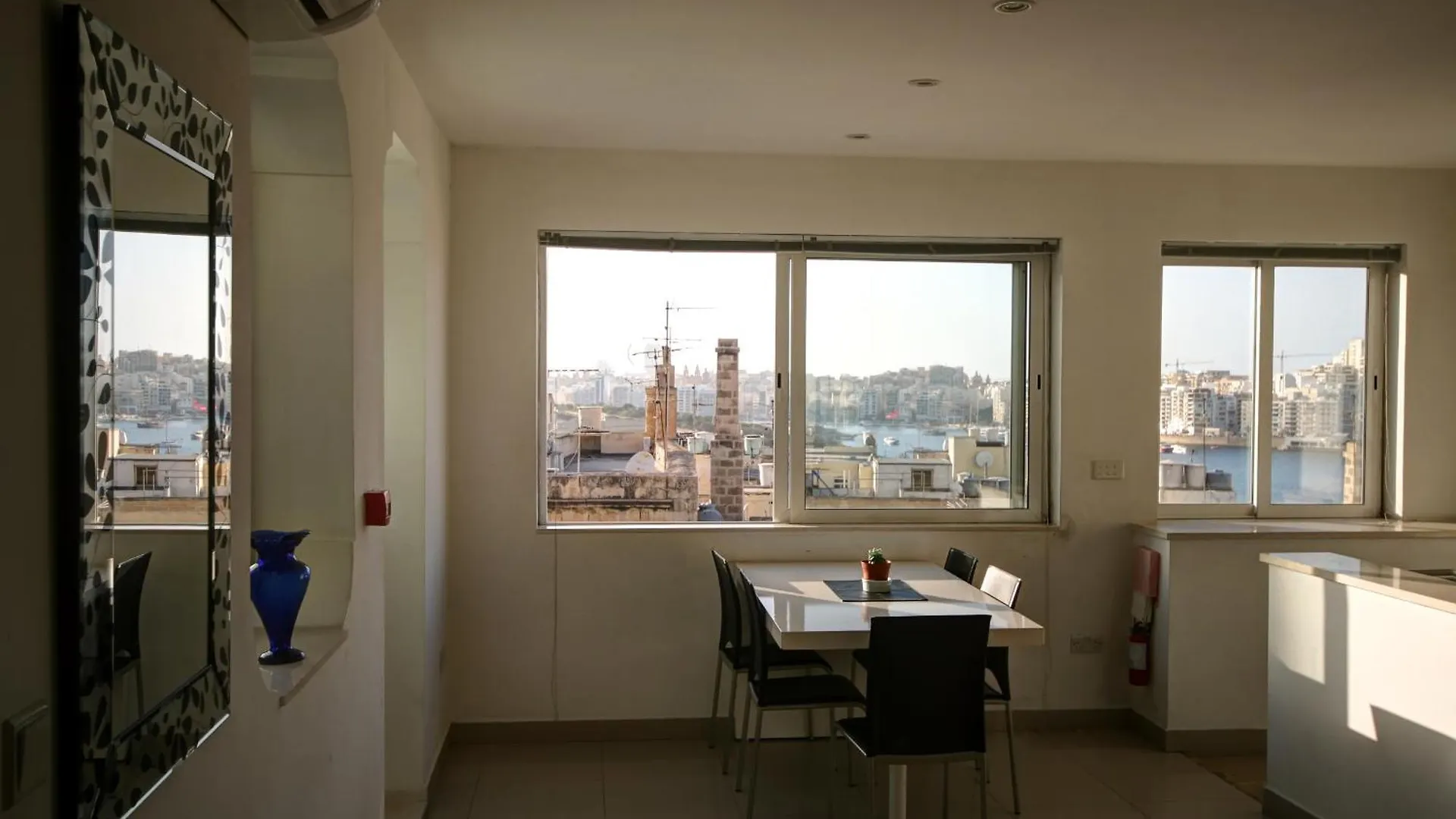발레타 Old Mint Penthouse 아파트